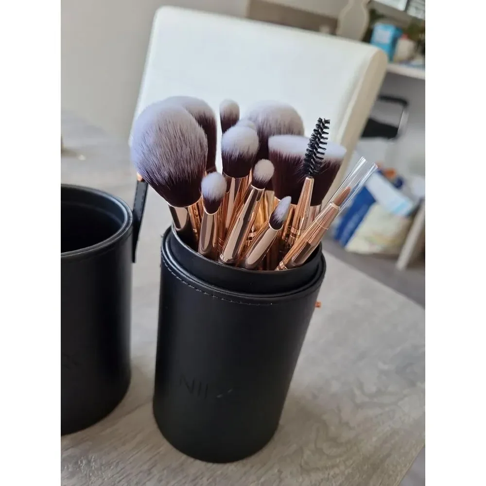 Niré Beauty 15piece Rose Gold Makeup Brushes Set & Beauty Blender With Case